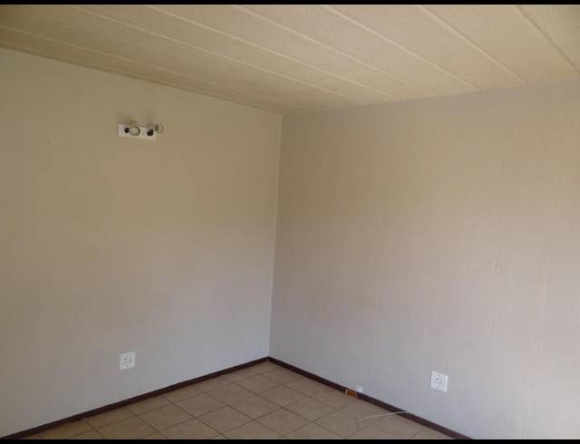 2 BEDROOM PROPERTY TO RENT IN HELDERKRUIN